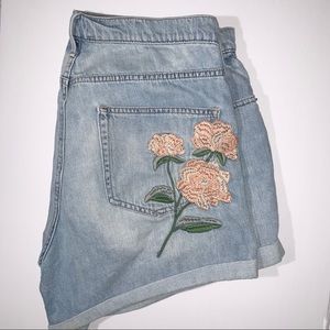Gap embroidery shorts high waisted